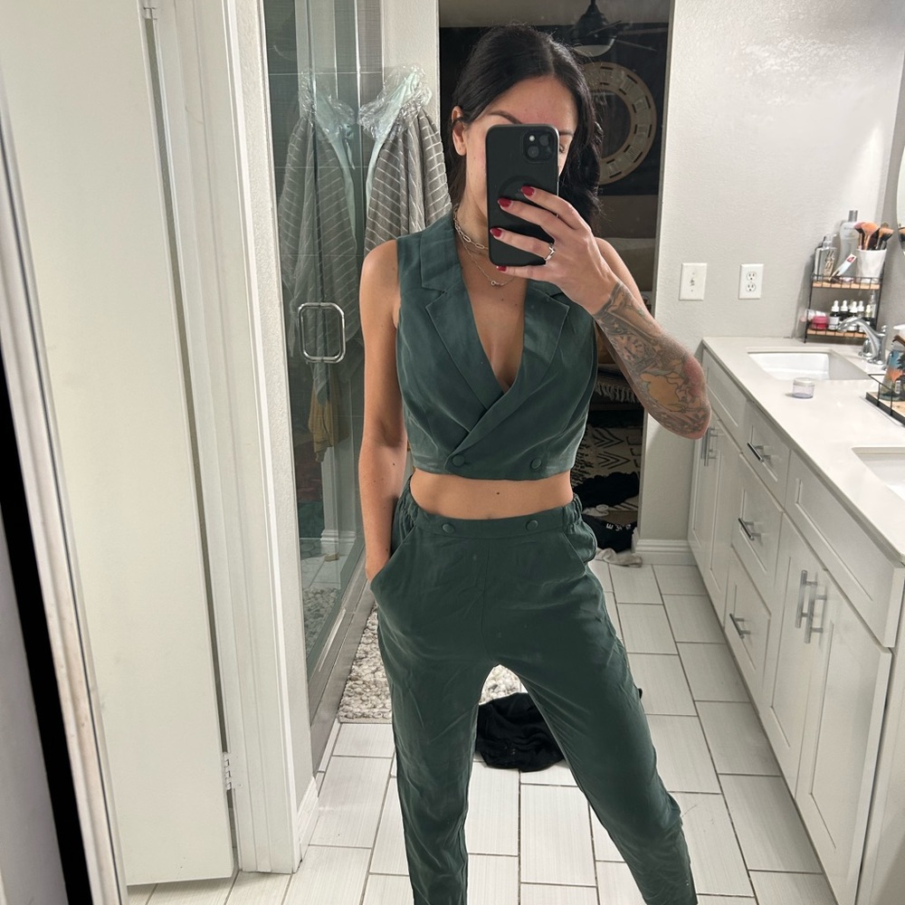 Elegant Green Women's Pants and vest